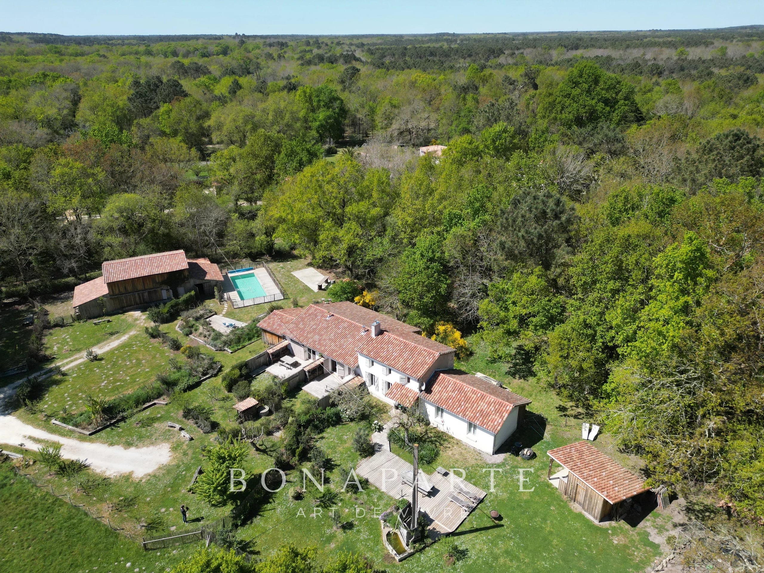 VENSAC - PROPRIETE DE 4,5 HECTARES À 5 MINUTES DES PLAGES OCÉANES